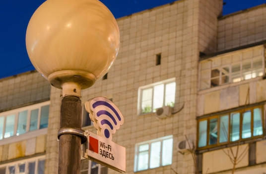 Во всех классах школ Москвы к 2019 году установят точки доступа к Wi-Fi - «Образование»