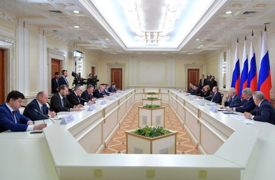 Владимир Путин провел в Екатеринбурге совещание по вопросу развития системы СПО - «Образование»