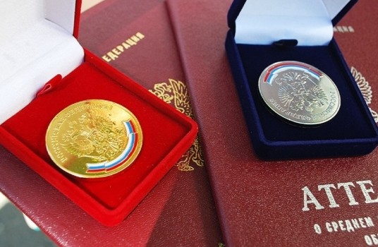 1 169 выпускников крымских школ получили медали «За особые успехи в учении» - «Образование»