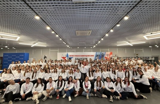 Более 200 волгоградских школьников участвуют в тематической программе «Смена Первых» - «Образование»