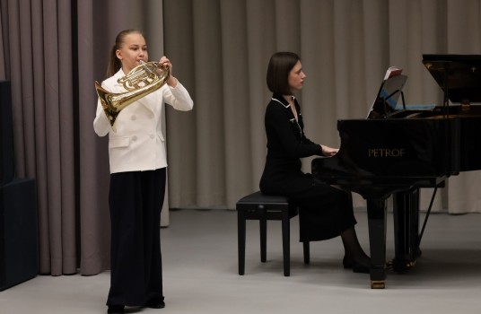 Детские школы искусств ЯНАО в 2025 году получили 380 новых музыкальных инструментов - «Образование»