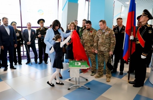 В Инженерно-технологической школе № 777 Санкт-Петербурга открыли Парту Героя - «Образование»